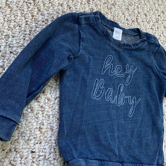 Nordstrom Baby sweatshirt 18 months “Hey Baby” washed blue color - Picture 4 of 6